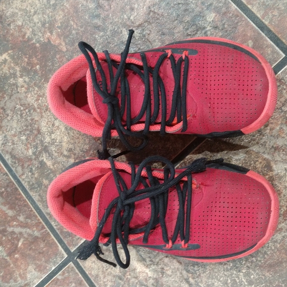 Under Armour Shoes 25 Under Armour Boys 15y Red Tennis Shoes Poshmark